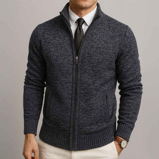 Elegancki sweter męski z zamkiem i wysoką stójką na co dzień